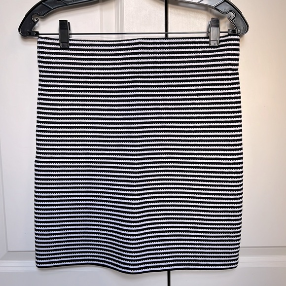 Theory Black and White Skirt - Picture 2 of 6